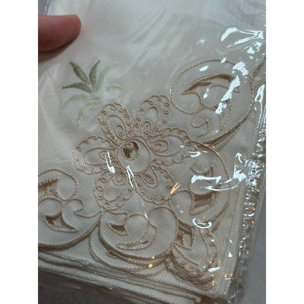 B at Home Inc Napkins 20x20 Cream Garden Floral Embroidered Set of 4 NEW
